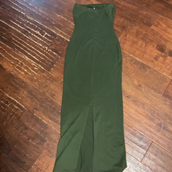 2 Fitted Stretch Dresses - Size Medium - Picture 9 of 11